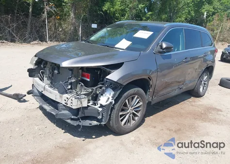 2019 Toyota Highlander Xle z USA, uszkodzony, nr VIN 5TDKZRFH5KS561925